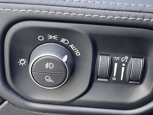 Used 2026 RAM 2500 Limited AWD/4WD image 29