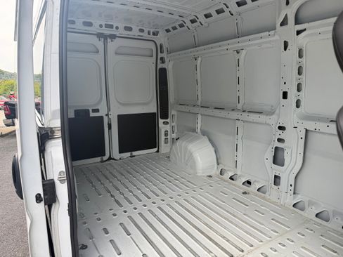 Used 2025 RAM ProMaster 2500 w/ Convenience Group image 11