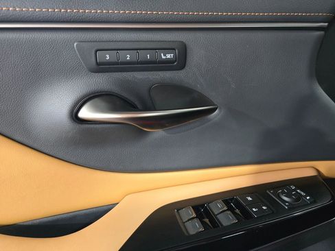 Used 2025 Lexus ES 300h w/ Premium Package FWD image 13