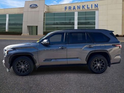Used 2023 Toyota Sequoia Platinum AWD/4WD image 4