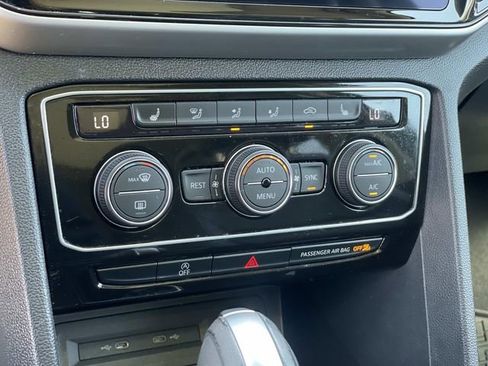 Used 2023 Volkswagen Atlas SE w/ Panoramic Sunroof Package FWD image 15