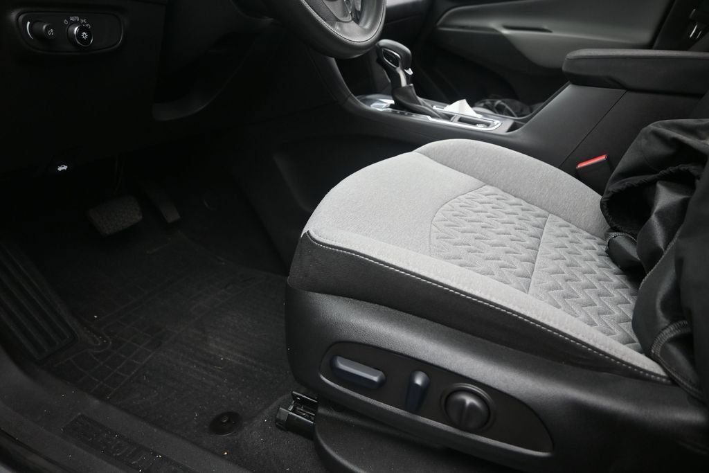 Used 2023 Chevrolet Equinox LS w/ LS Convenience Package FWD image 15
