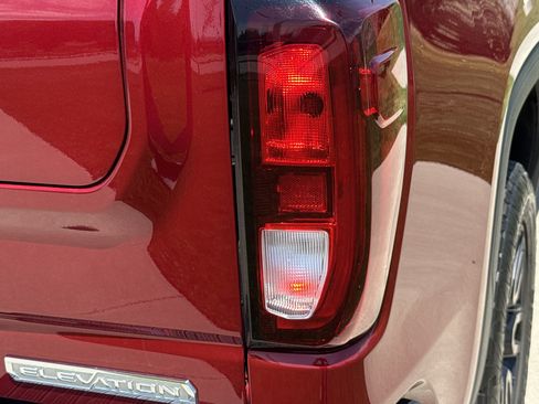 Used 2021 GMC Sierra 1500 Elevation w/ X31 Off-Road Package AWD/4WD image 11