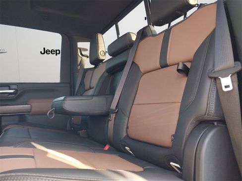 Used 2023 Chevrolet Silverado 2500 High Country image 11