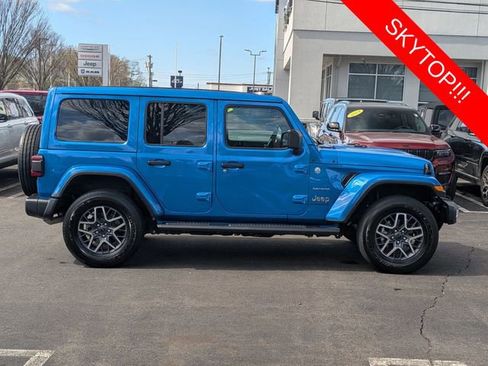 Certified 2024 Jeep Wrangler Unlimited Sahara w/ Technology Group AWD/4WD image 2