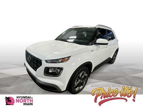 Used 2024 Hyundai Venue SEL FWD image 1