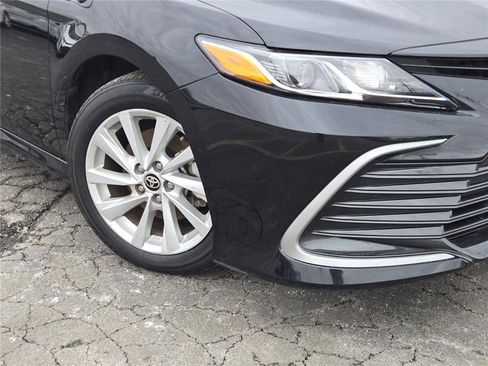 Used 2024 Toyota Camry LE image 3