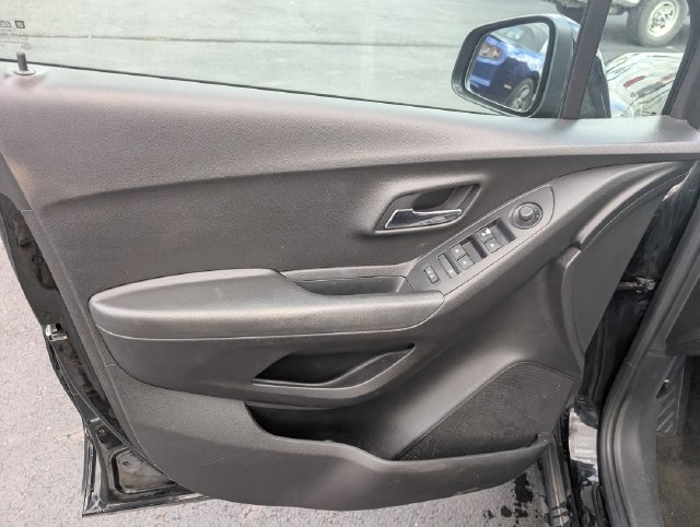 Used 2019 Chevrolet Trax LT w/ LT Convenience Package FWD image 12