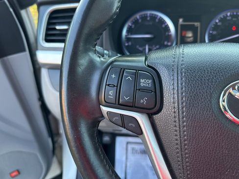 Used 2019 Toyota Highlander Limited image 15