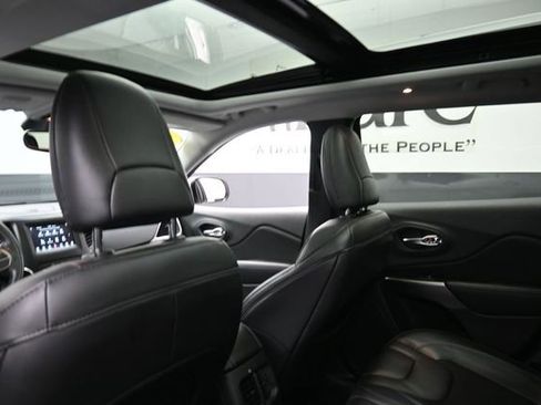 Used 2020 Jeep Cherokee Latitude Plus w/ Comfort/Convenience Group AWD/4WD image 24