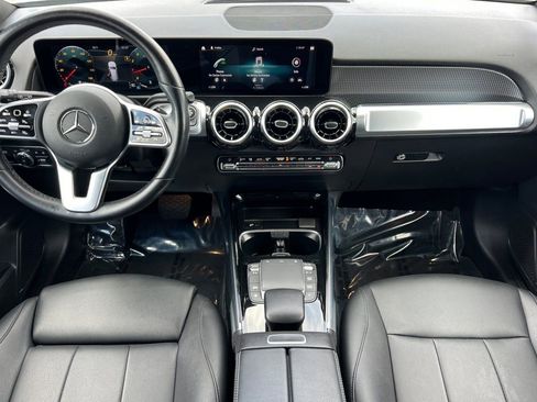 Used 2022 Mercedes-Benz GLB 250 image 3