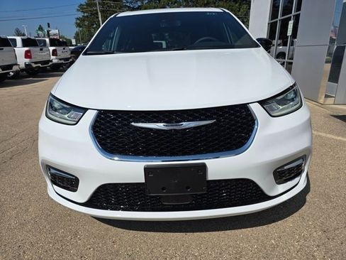 New 2026 Chrysler Pacifica Select image 7