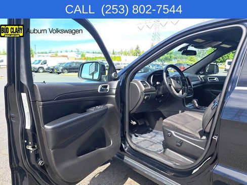 Used 2020 Jeep Grand Cherokee Laredo AWD/4WD image 11