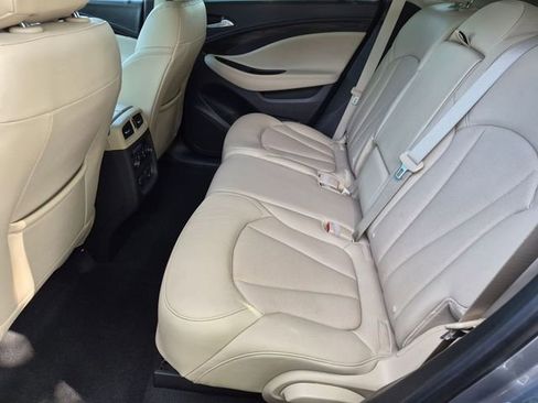 Used 2019 Buick Envision Essence FWD image 10