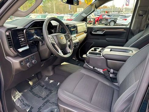 Used 2025 Chevrolet Silverado 1500 LT AWD/4WD image 15