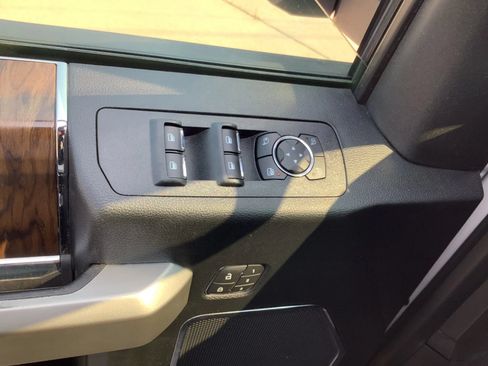 Used 2018 Ford F150 Lariat w/ Equipment Group 501A Mid AWD/4WD image 29
