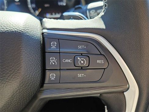 New 2025 Jeep Grand Cherokee Altitude image 23