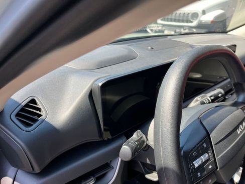 Used 2025 Kia K4 FWD image 35