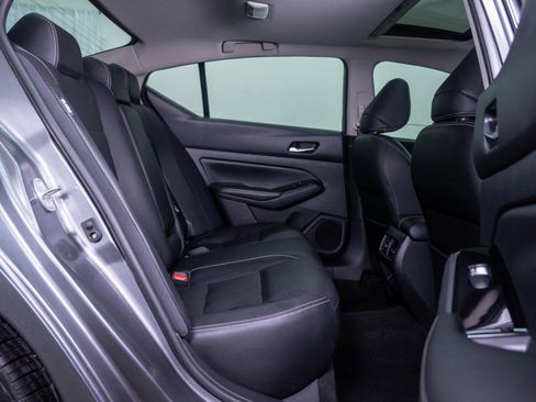 Used 2020 Nissan Altima 2.5 Platinum FWD image 11