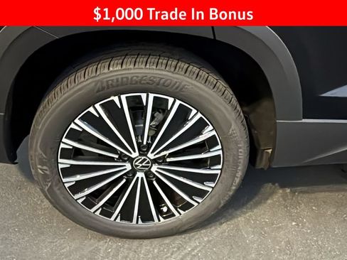 New 2026 Volkswagen Taos SE FWD image 27