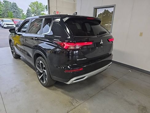 Used 2024 Mitsubishi Outlander SE AWD/4WD image 3