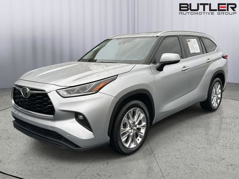 Used 2021 Toyota Highlander Limited image 1