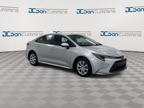 Used 2024 Toyota Corolla LE FWD image 2