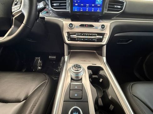 Used 2022 Ford Explorer XLT w/ Equipment Group 202A image 15