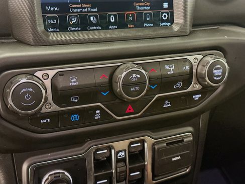 Used 2023 Jeep Wrangler Sahara image 24