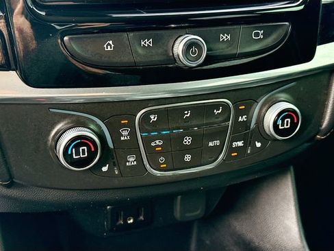 Used 2019 Chevrolet Traverse RS image 17