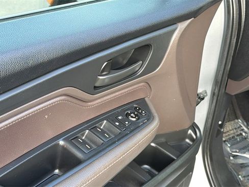Used 2019 Honda Odyssey EX image 13