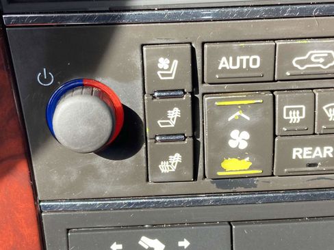 Used 2014 Cadillac Escalade Premium image 16