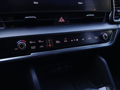 Used 2023 Kia Sportage EX image 21