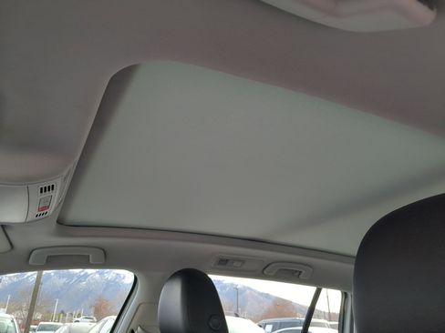 Used 2018 Volkswagen Golf S image 26