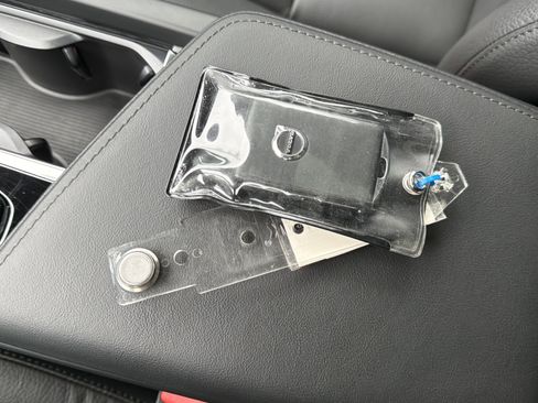 Certified 2025 Volvo XC60 B5 Plus image 38