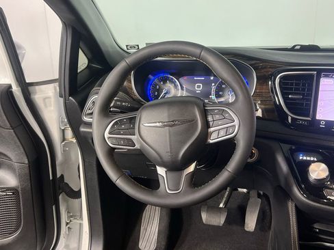 Used 2022 Chrysler Pacifica Pinnacle image 15