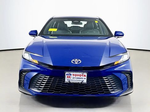Used 2025 Toyota Camry SE FWD image 11