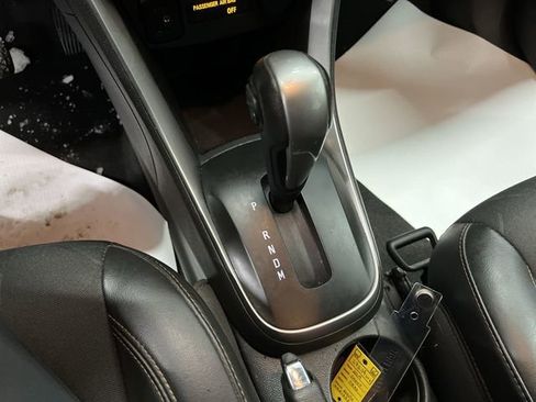 Used 2019 Chevrolet Trax LT w/ LT Convenience Package image 17