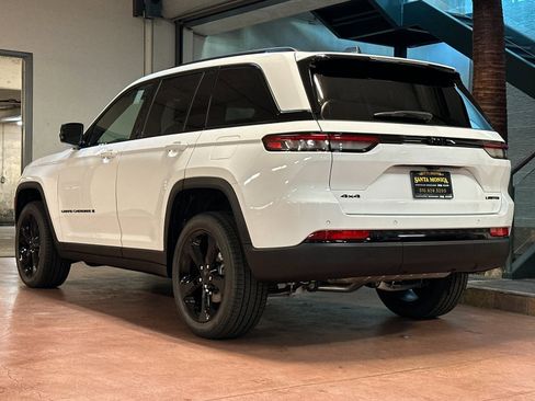 New 2025 Jeep Grand Cherokee Limited w/ Black Appearance Package image 3