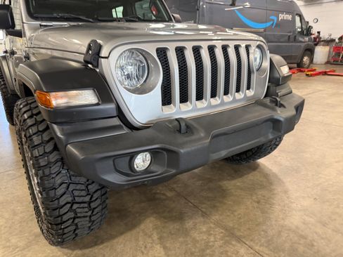 Used 2020 Jeep Wrangler Unlimited Sport AWD/4WD image 2