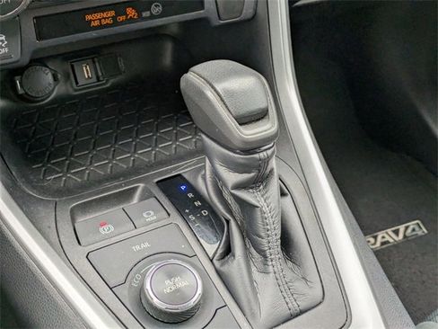 Used 2021 Toyota RAV4 XLE w/ Carpet Mat Package (TMS) image 23