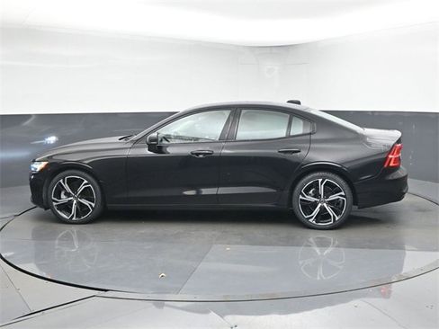 Used 2024 Volvo S60 B5 Plus image 5