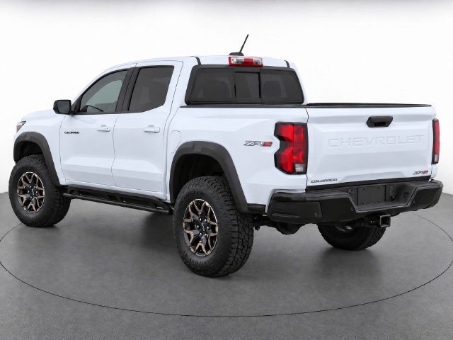 Used 2026 Chevrolet Colorado ZR2 w/ Technology Package AWD/4WD image 3