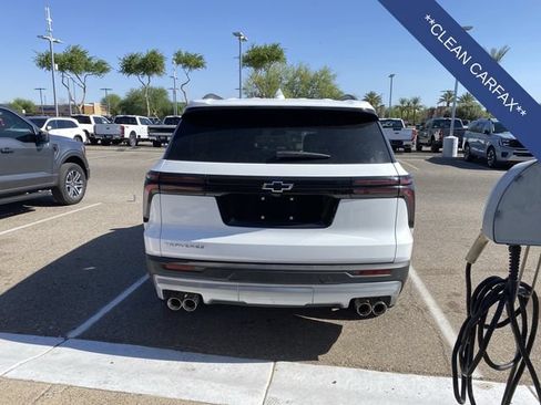 Used 2026 Chevrolet Traverse LT w/ Sun and Wheel Package FWD image 3