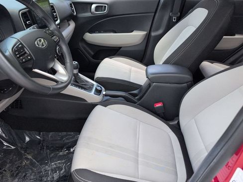 Used 2025 Hyundai Venue SEL FWD image 24