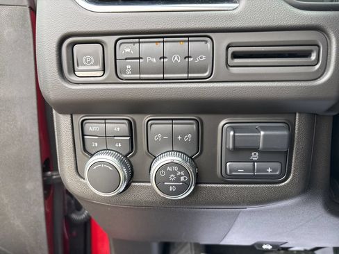 Used 2021 GMC Yukon SLT w/ SLT Luxury Plus Package AWD/4WD image 23