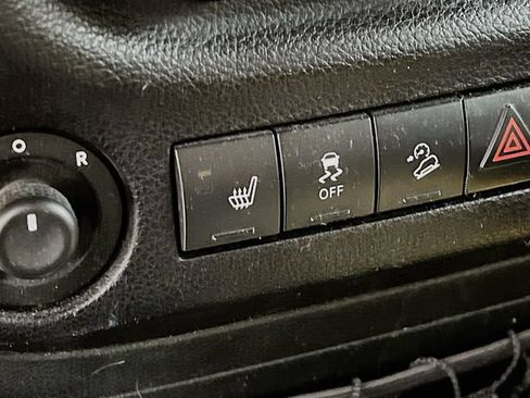 Used 2015 Jeep Wrangler Unlimited Sahara w/ Dual Top Group AWD/4WD image 19