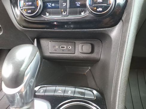 Used 2020 Buick Encore GX Essence image 16