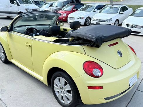 Used 2007 Volkswagen Beetle Convertible w/ Package 1 FWD image 27