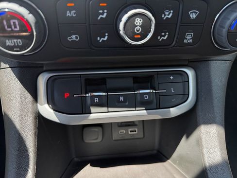 Used 2023 GMC Acadia SLT FWD image 20